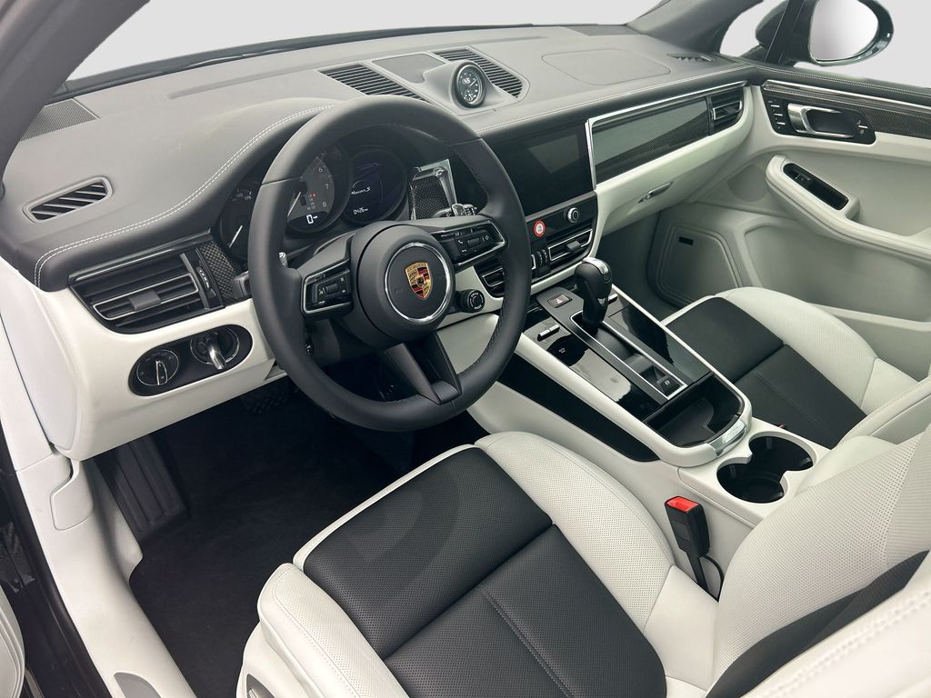 Thumbnail: 2026 Porsche Macan - 4