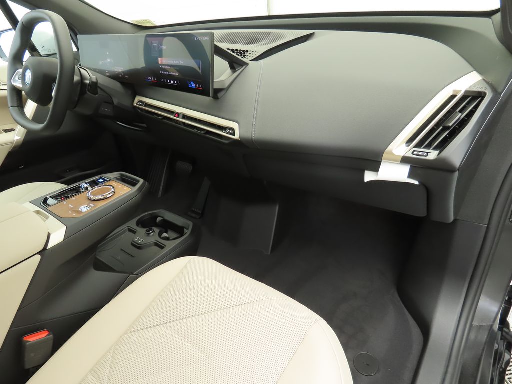 2025 BMW iX xDrive50 17