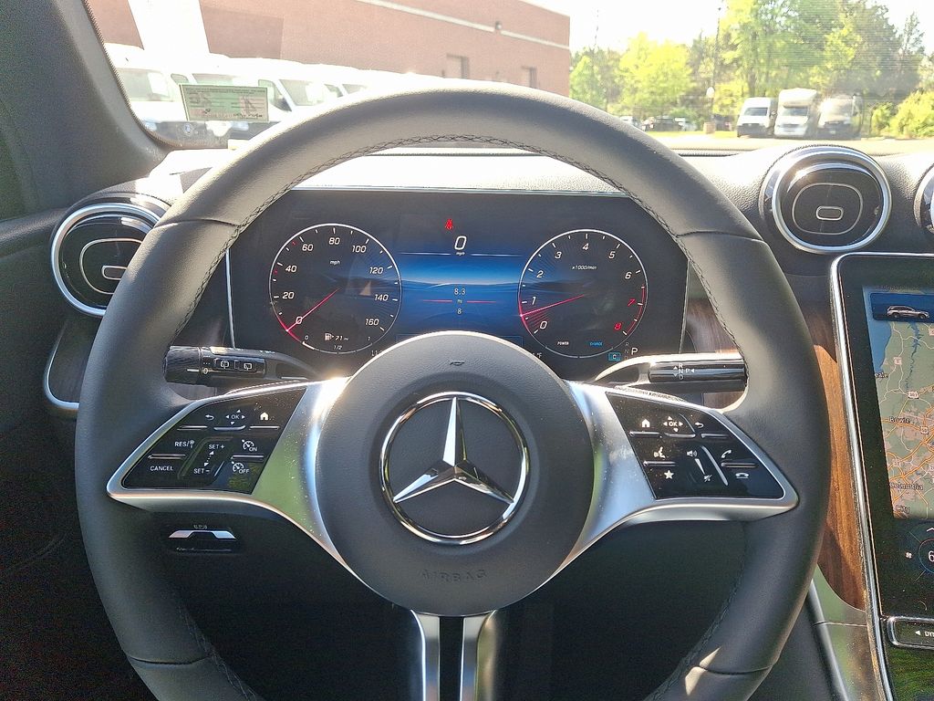 2025 Mercedes-Benz GLC 300 17