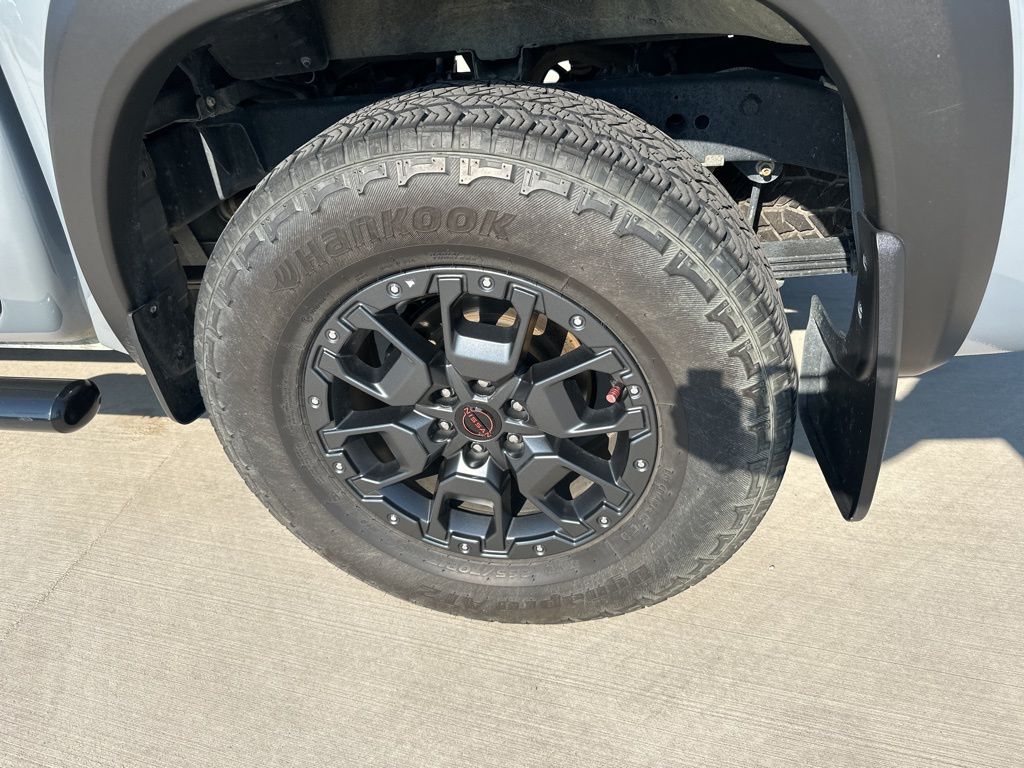 2023 Nissan Frontier PRO-4X 12