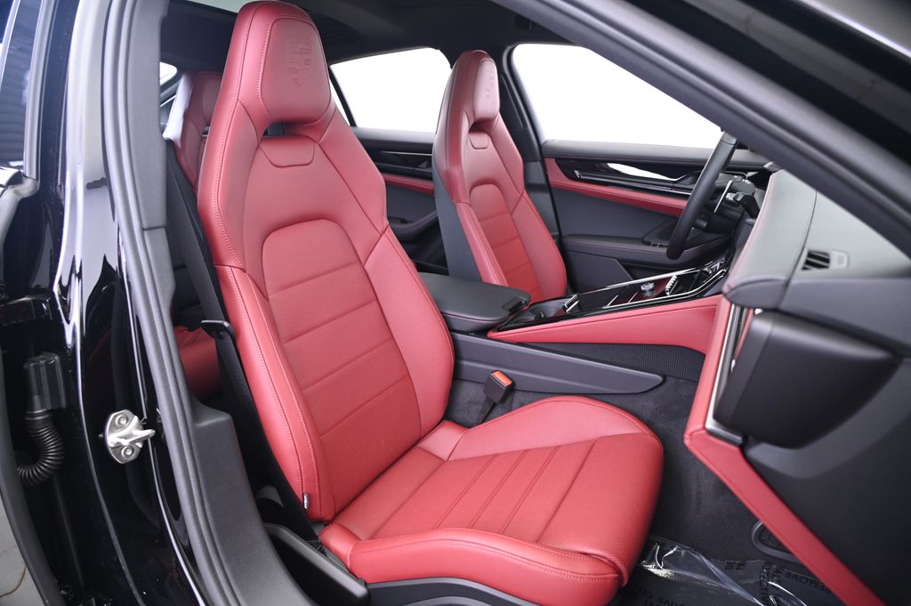 Thumbnail: 2025 Porsche Panamera - 24