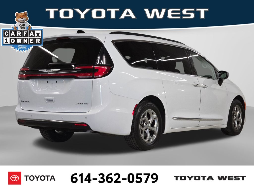 Used 2023 White Chrysler Limited image 7