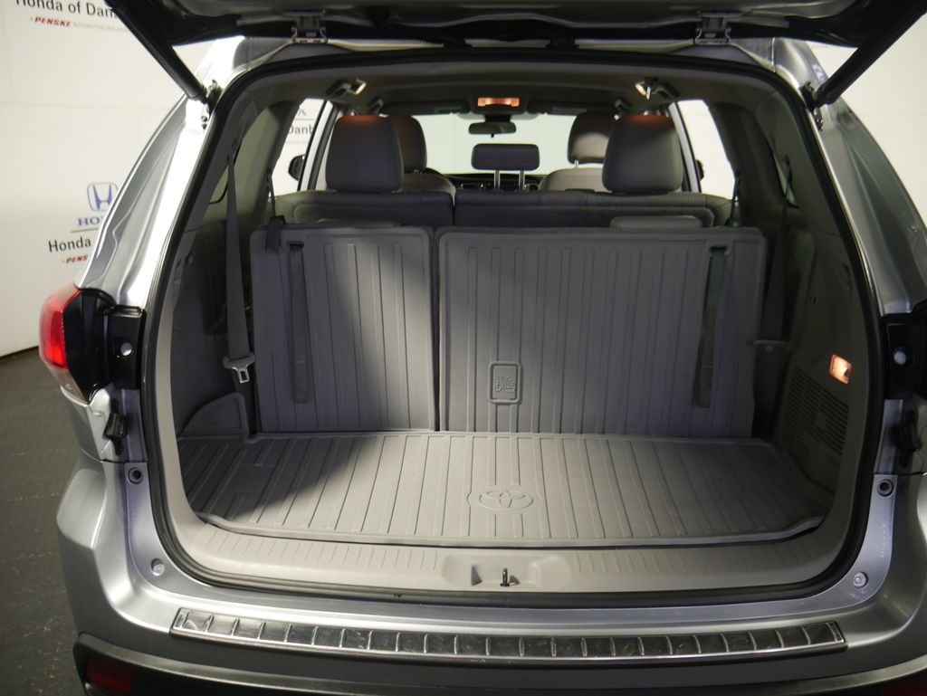 Thumbnail: 2019 Toyota Highlander - 6