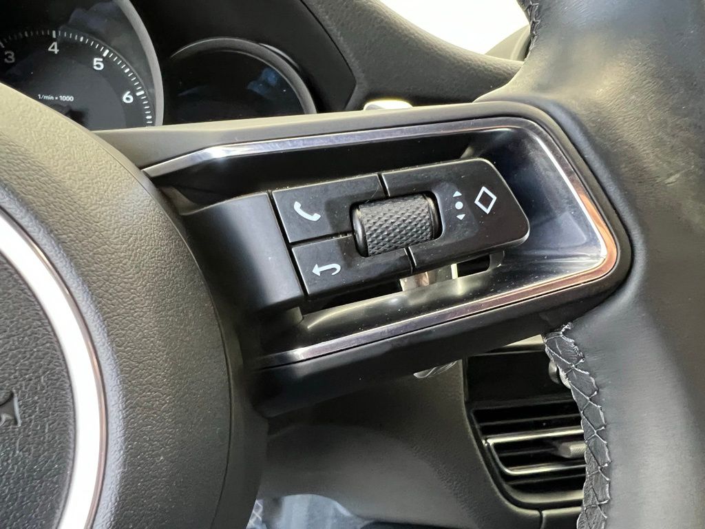 2022 Porsche Macan  8