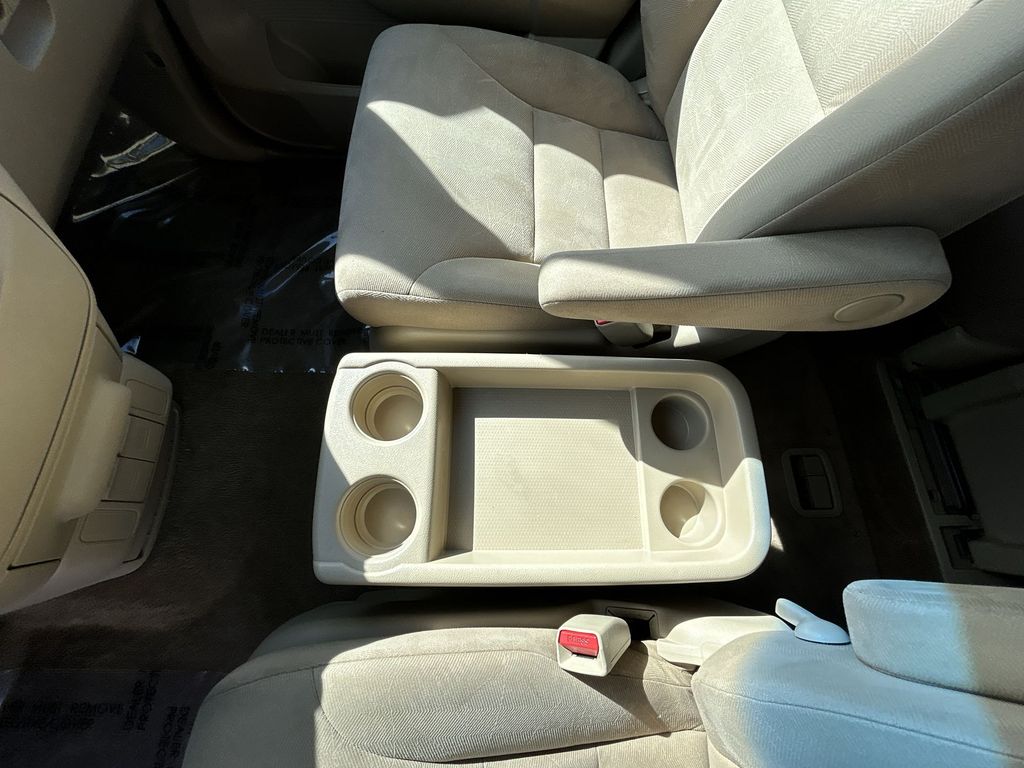 Thumbnail: 2010 Honda Odyssey - 19