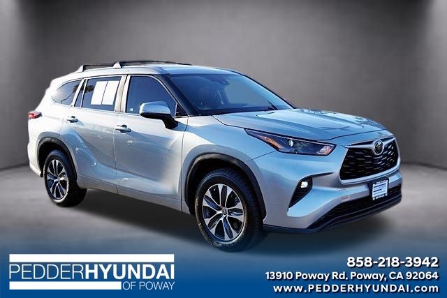 Celestial Silver Metallic 2023 Toyota Highlander SUV / Crossover Front-Wheel Drive 8-Speed Automatic