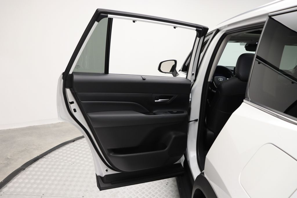 2025 Toyota Grand Highlander Limited 21