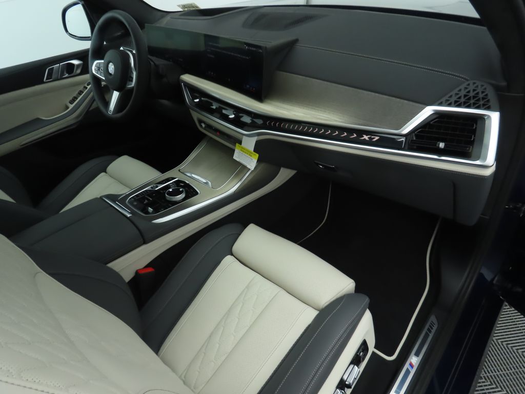 Thumbnail: 2026 BMW X7 - 18