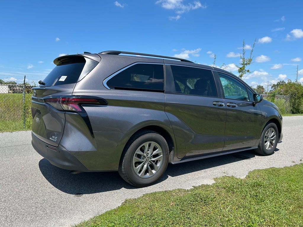 Thumbnail: 2024 Toyota Sienna - 5