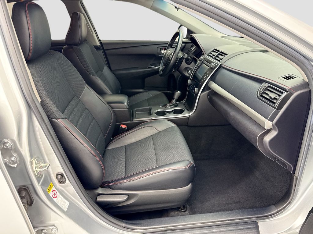 Thumbnail: 2016 Toyota Camry - 18