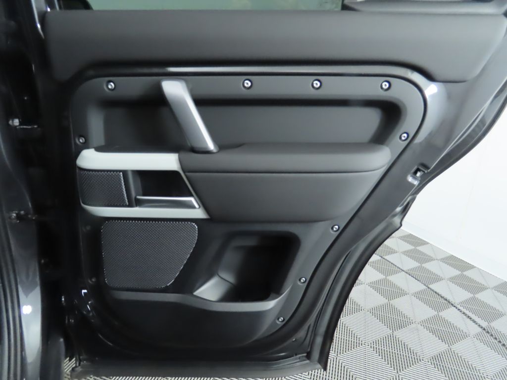 2024 Land Rover Defender 110 28