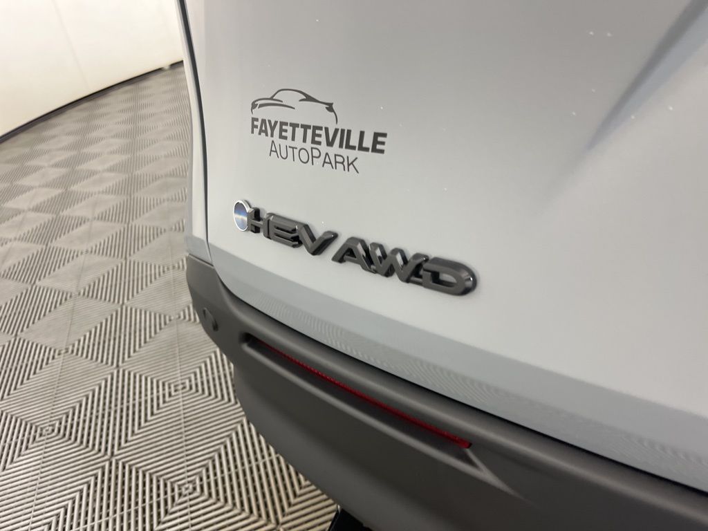 Thumbnail: 2025 Toyota Sienna - 22