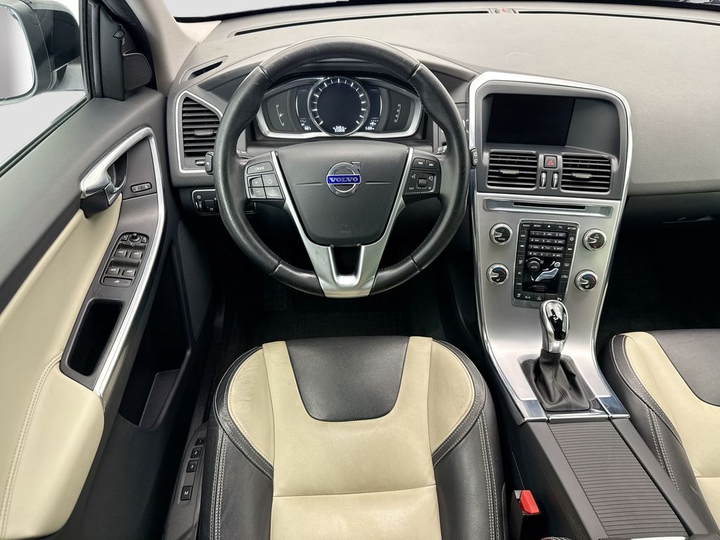 Thumbnail: 2017 Volvo XC60 - 10