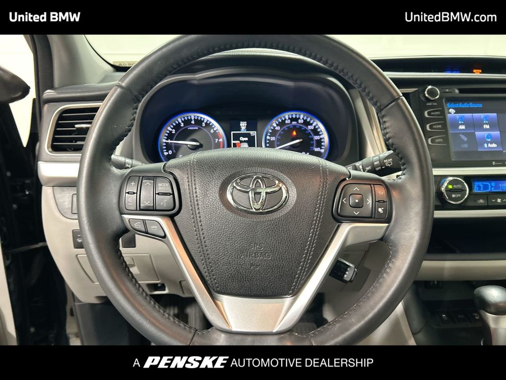Thumbnail: 2016 Toyota Highlander - 14