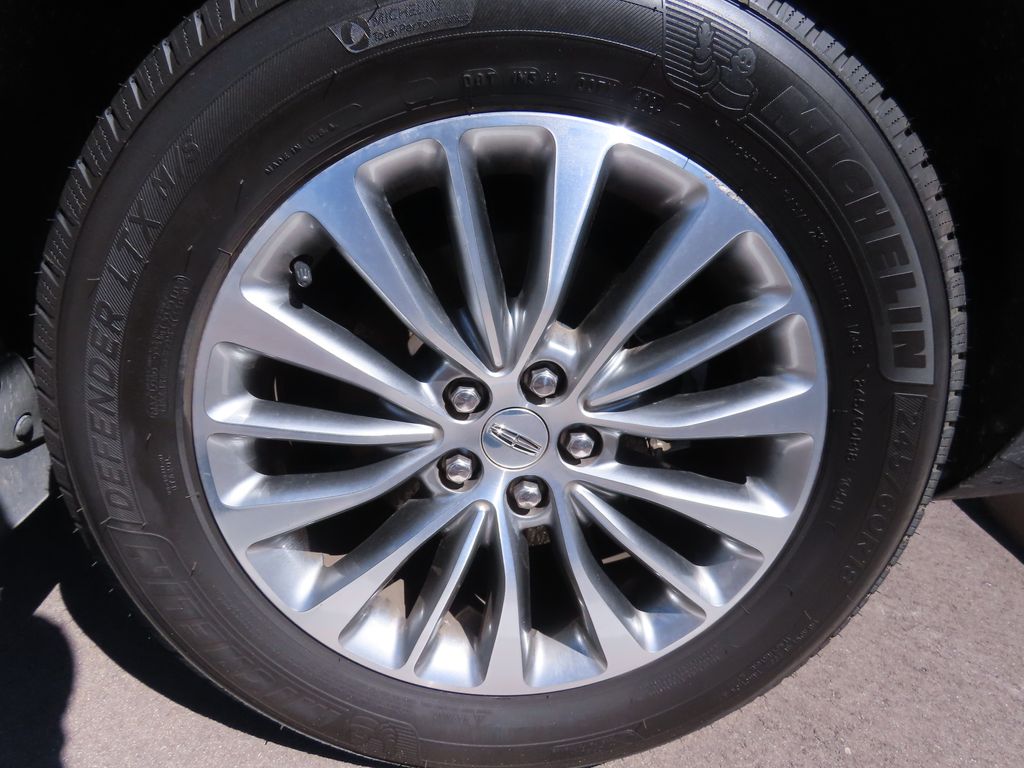 Thumbnail: 2017 Lincoln MKX - 16