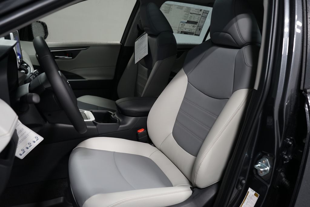 Thumbnail: 2025 Toyota RAV4 - 27