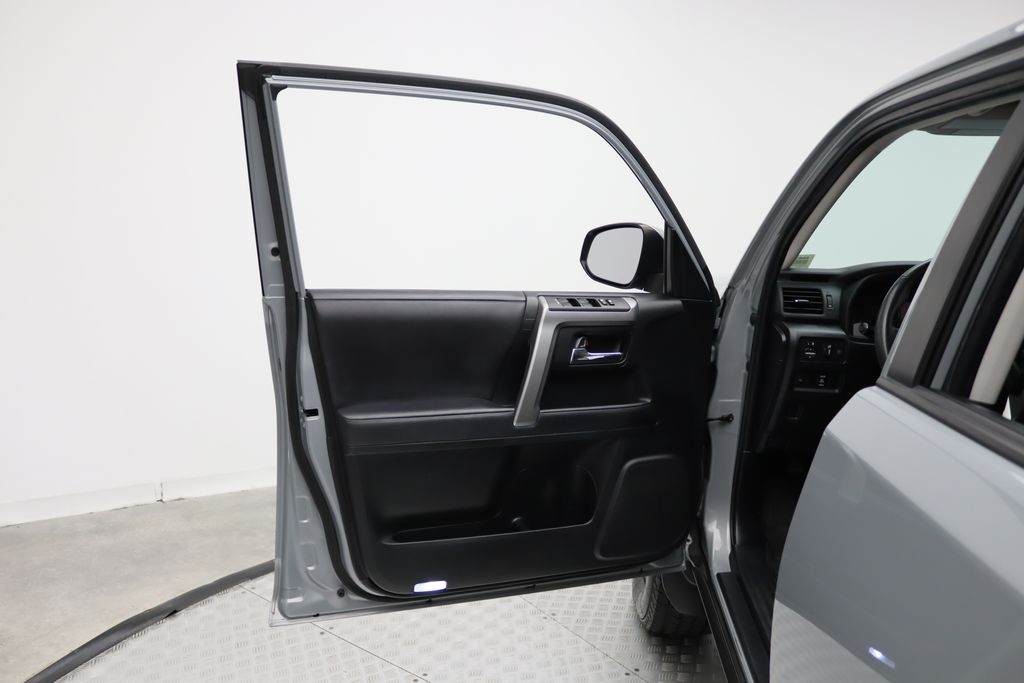 Thumbnail: 2021 Toyota 4Runner - 16