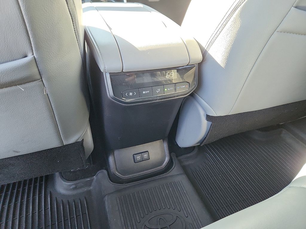 Thumbnail: 2021 Toyota Highlander - 12