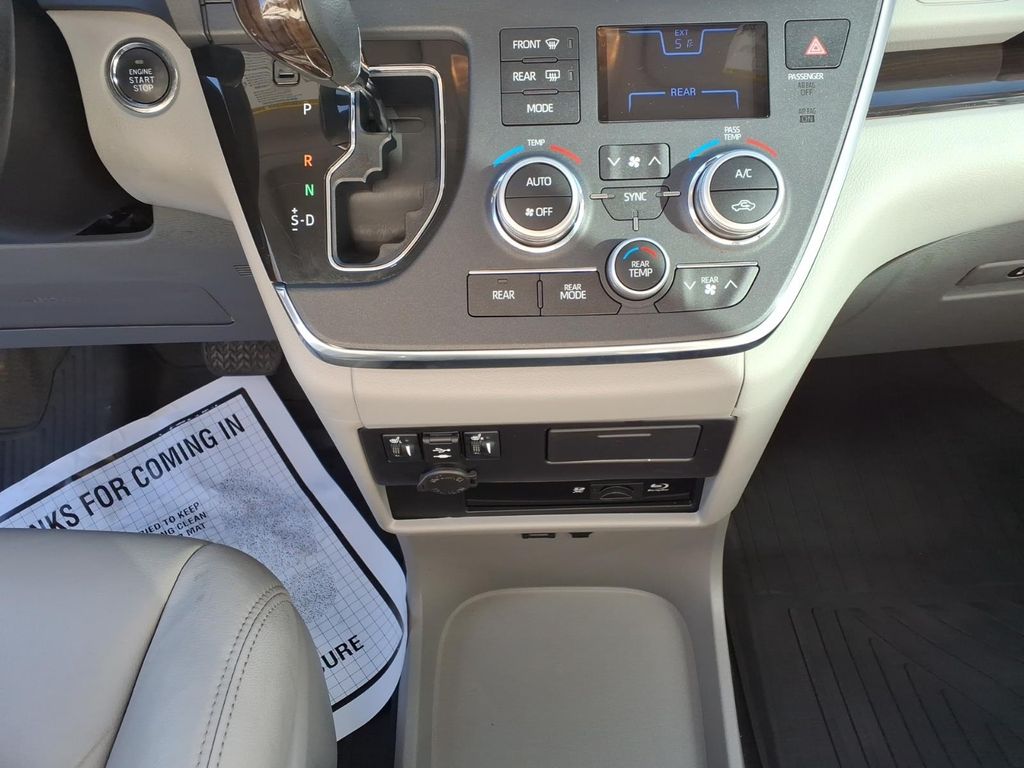 Used 2019 White Toyota XLE Premium image 23