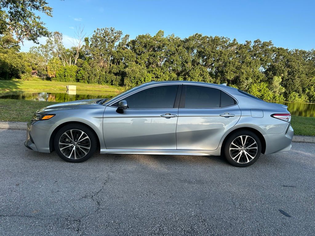 2020 Toyota Camry SE 2