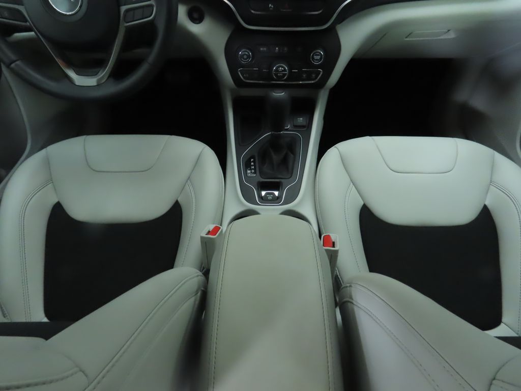 Thumbnail: 2020 Jeep Cherokee - 16