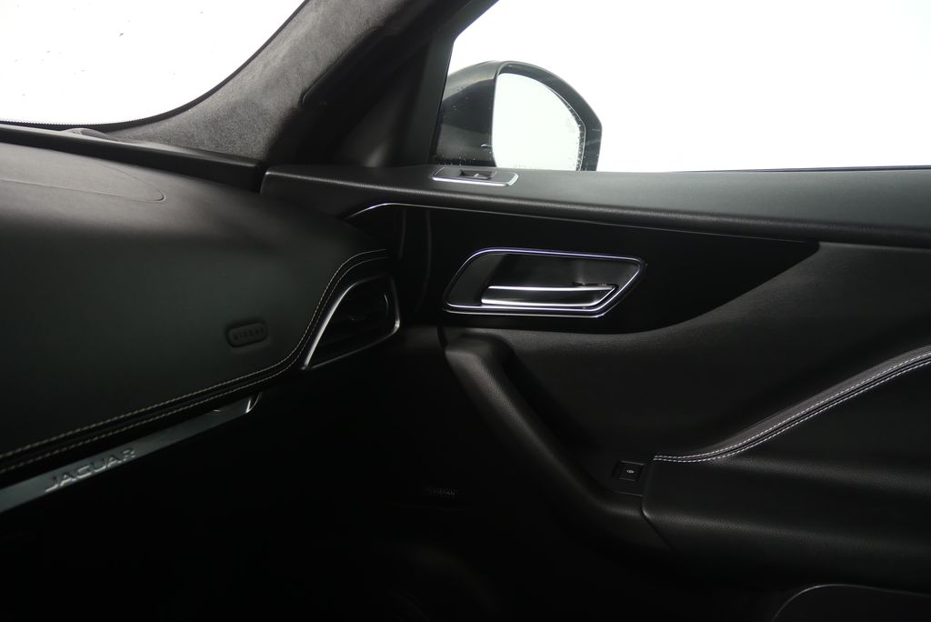 Thumbnail: 2019 Jaguar F-Pace - 19