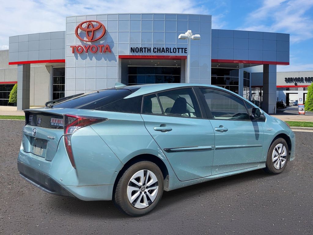 Used 2018 Beige Toyota Three image 6