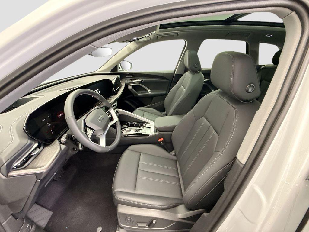 Thumbnail: 2025 Audi Q5 - 18