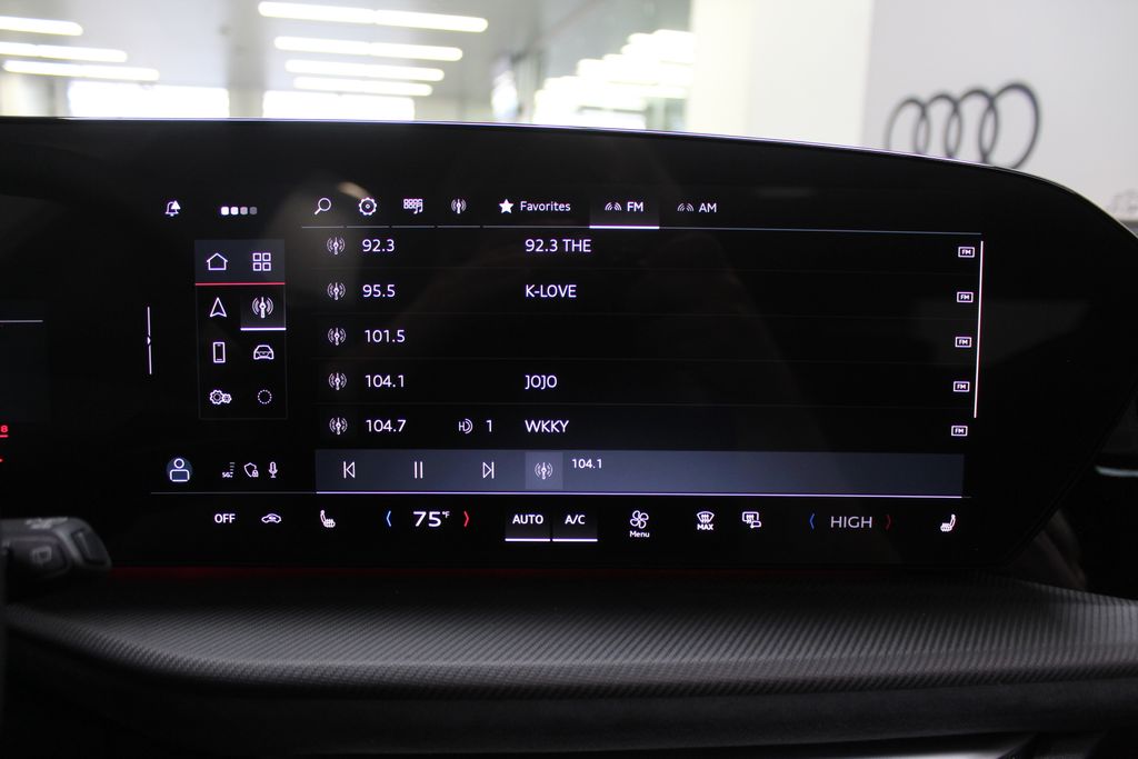 Thumbnail: 2025 Audi SQ5 - 21