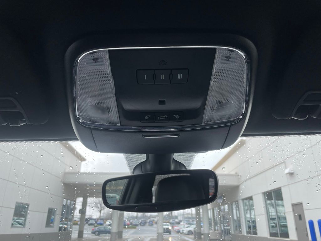 Thumbnail: 2018 Jeep Grand Cherokee - 16