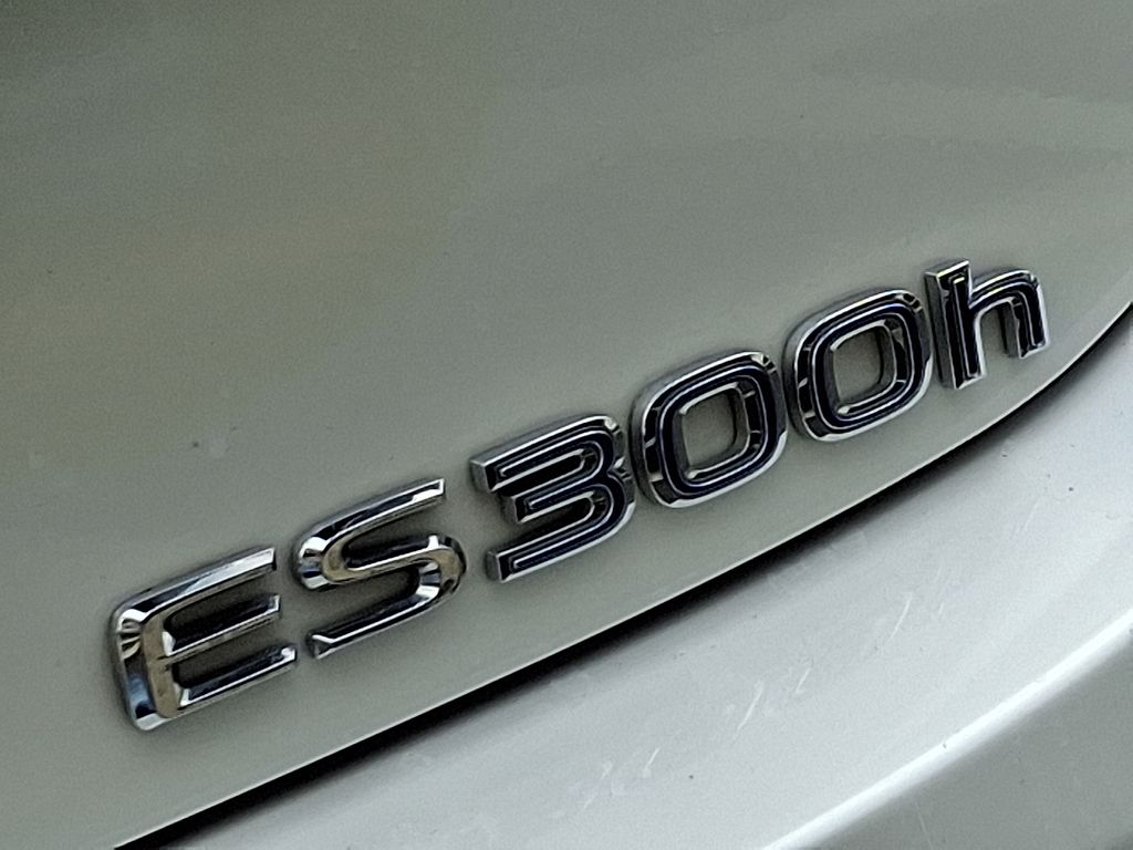 Thumbnail: 2021 Lexus ES - 29