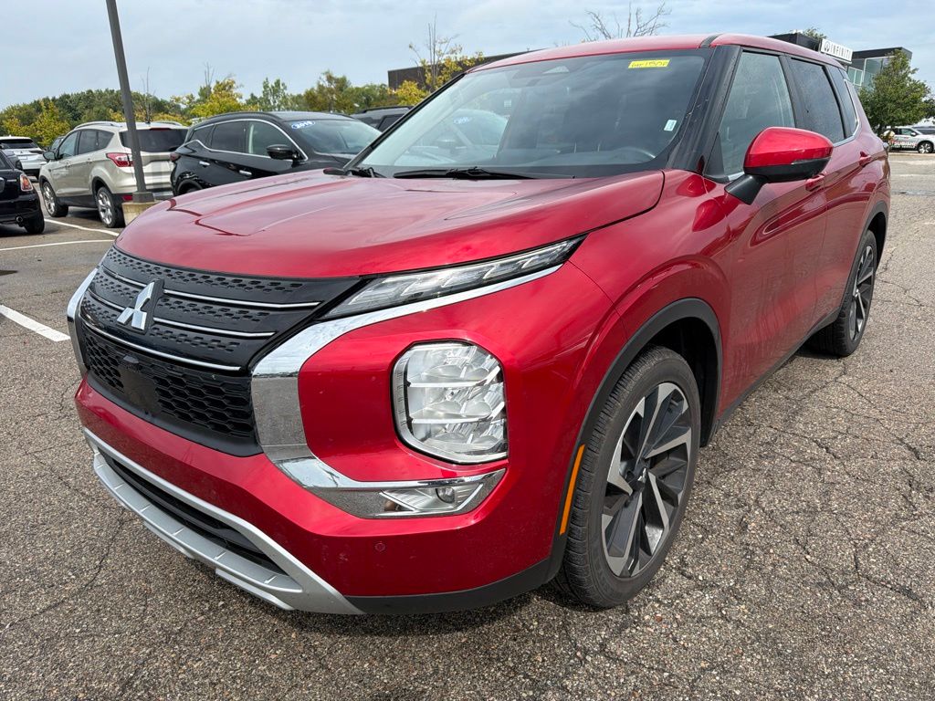 Red 2024 Mitsubishi Outlander SUV / Crossover Front-Wheel Drive Continuously Variable Transmission