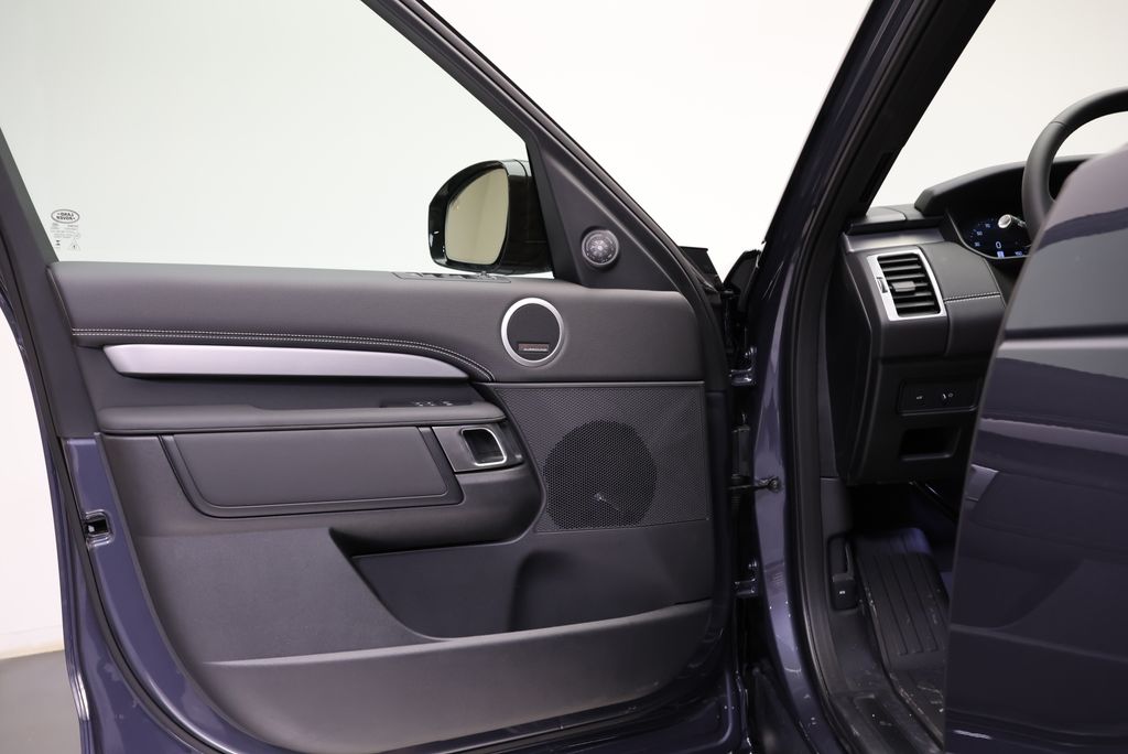 Thumbnail: 2026 Land Rover Discovery - 24