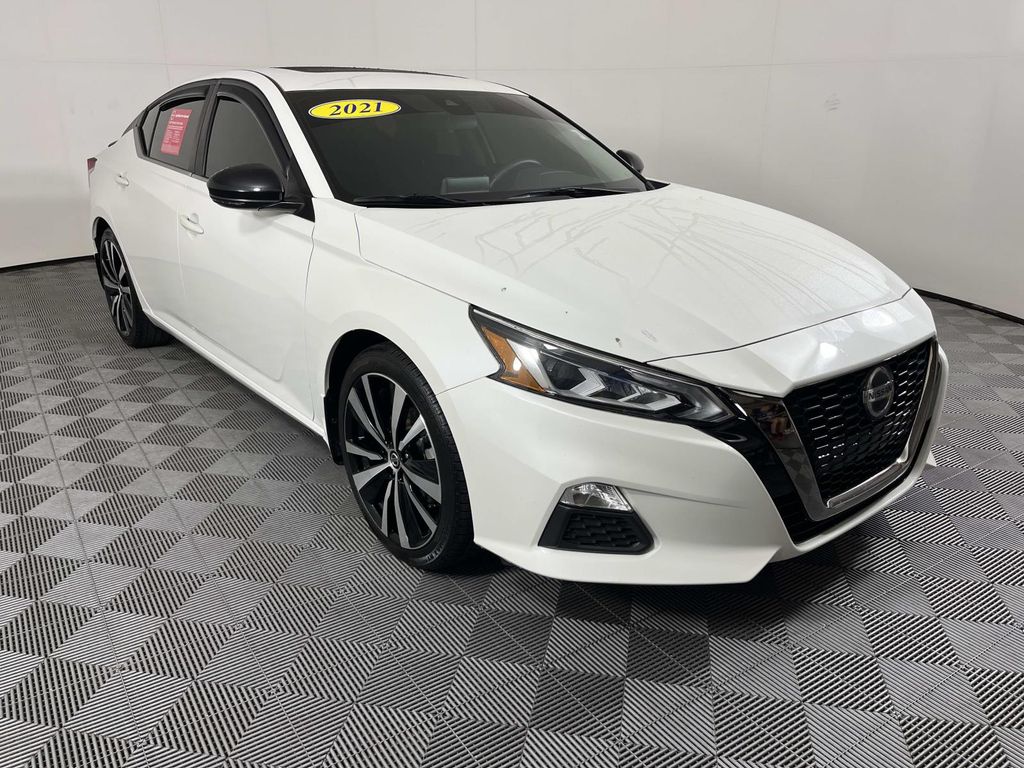 Pearl White 2021 Nissan Altima Sedan Front-Wheel Drive Continuously Variable Transmission