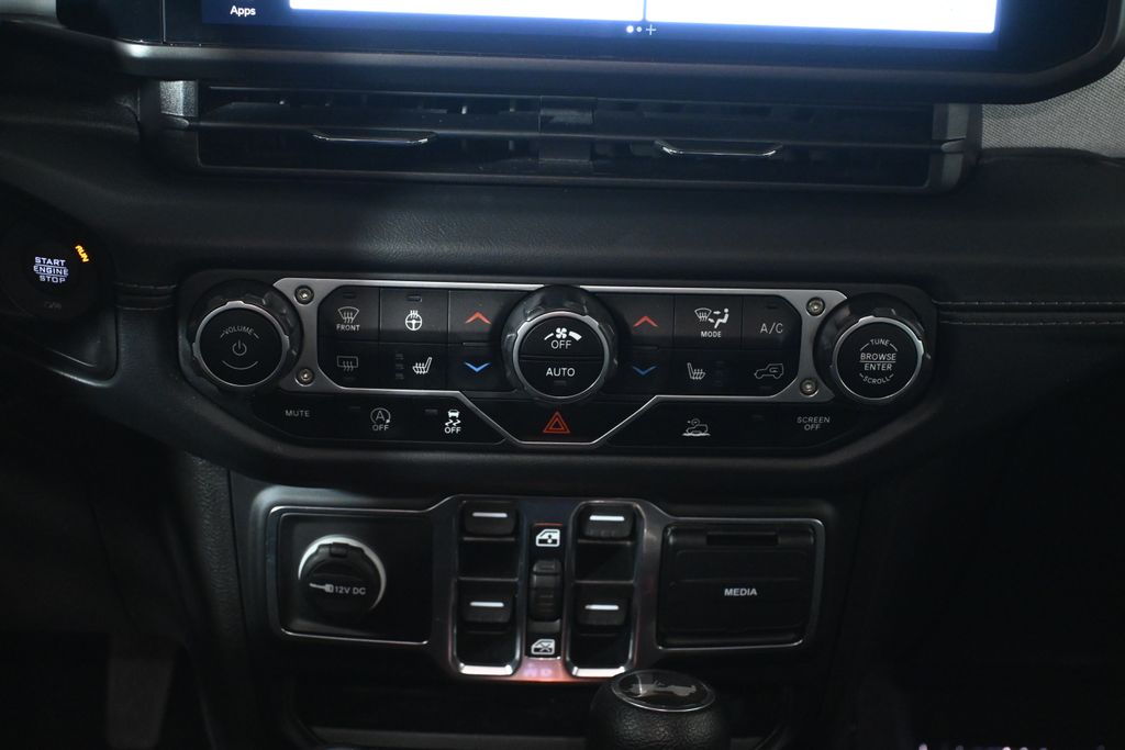 Thumbnail: 2024 Jeep Wrangler - 22