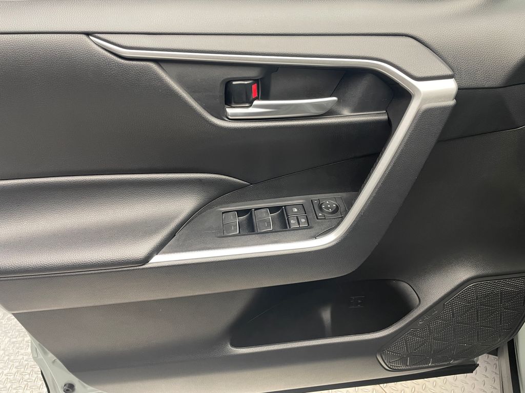 2023 Toyota RAV4 XLE 9