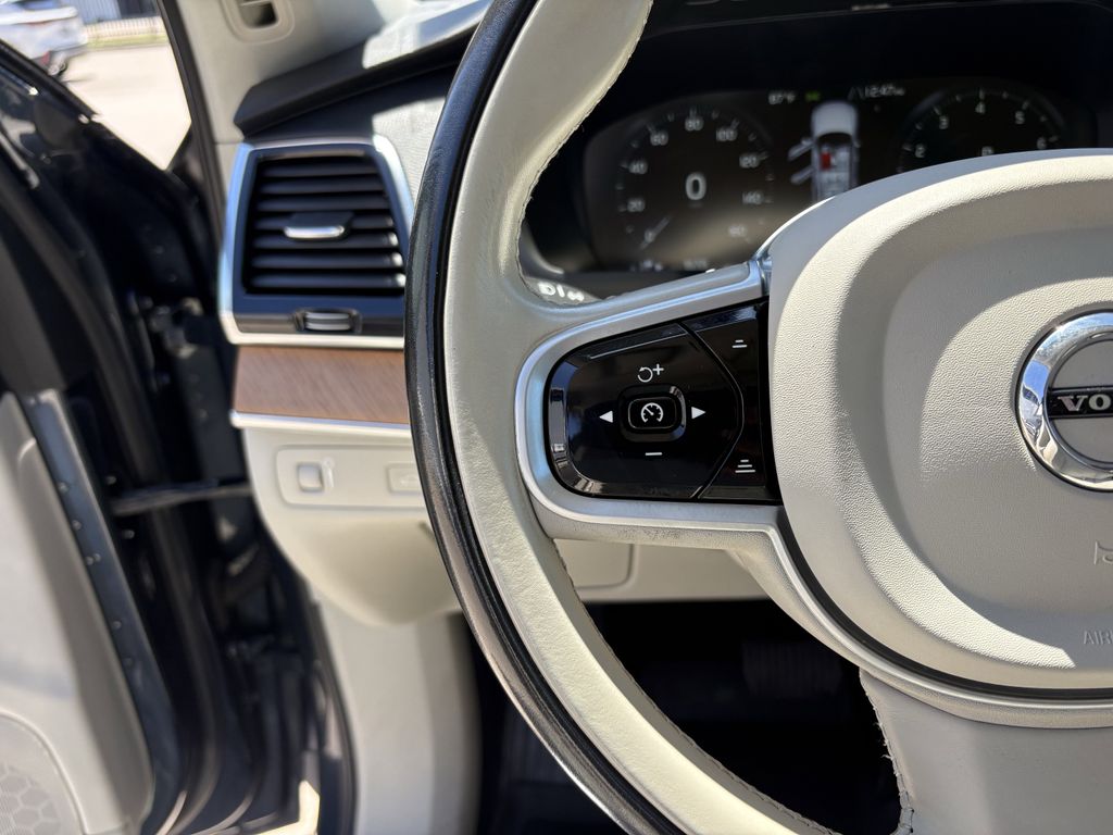 Used 2022 Denim Blue Metallic Volvo T6 Momentum image 16