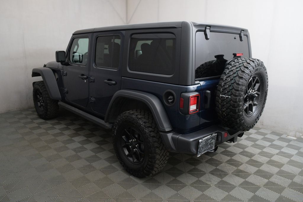 View vehicle photo 7