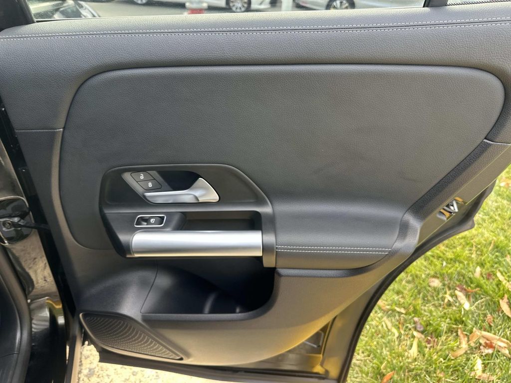 Thumbnail: 2025 Mercedes-Benz GLA - 24