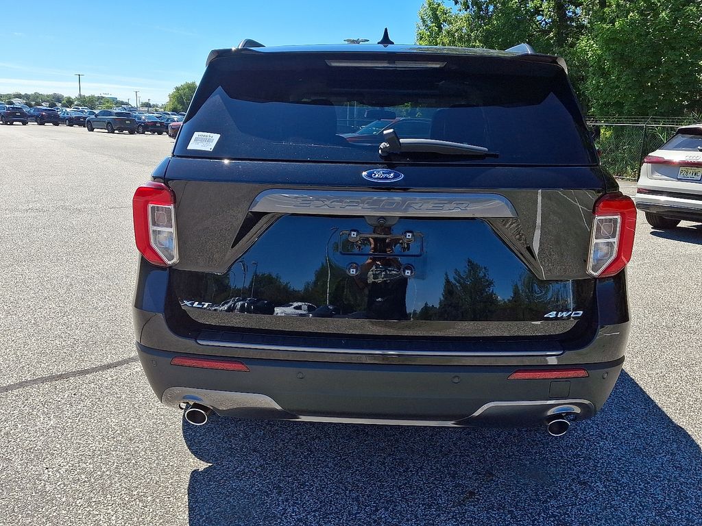 Thumbnail: 2022 Ford Explorer - 5