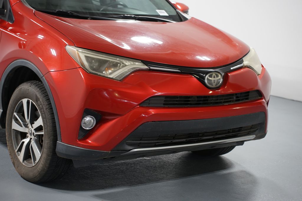Thumbnail: 2017 Toyota RAV4 - 4