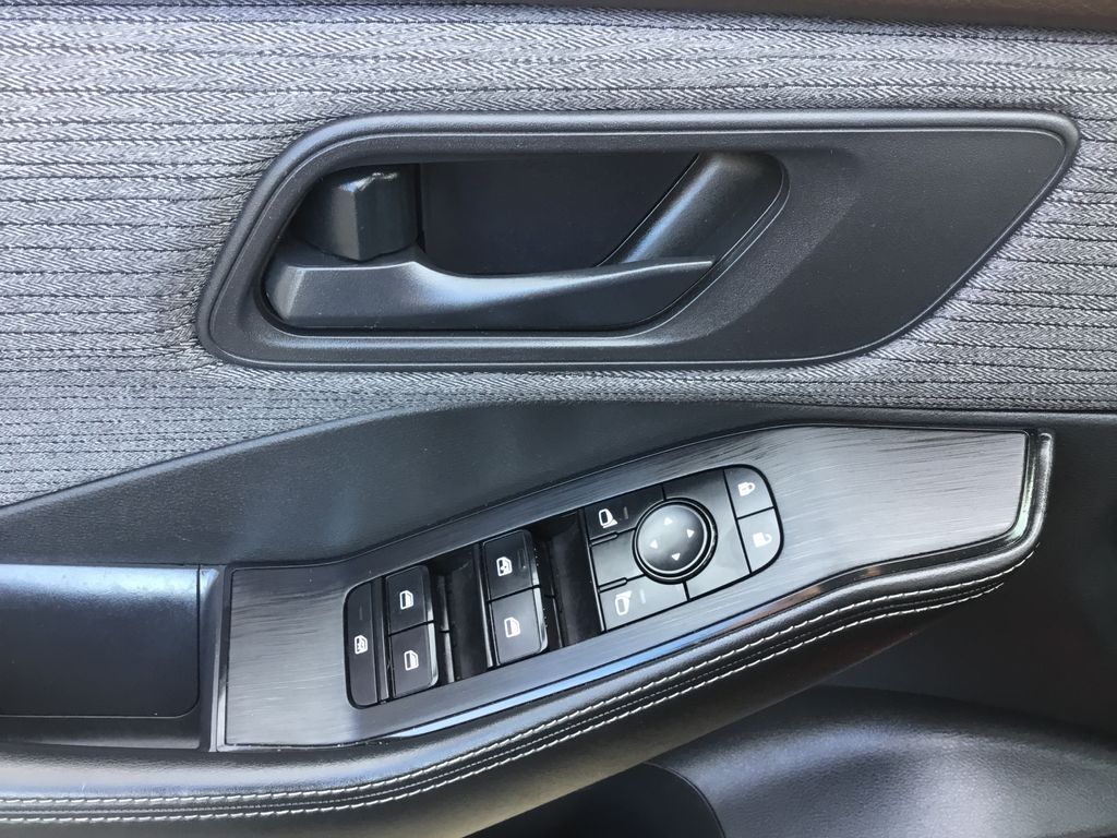 Thumbnail: 2021 Nissan Rogue - 18