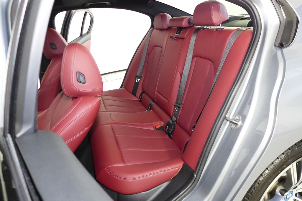 Thumbnail: 2023 BMW 3 Series - 21