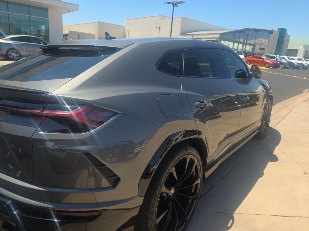 Thumbnail: 2021 Lamborghini Urus - 5
