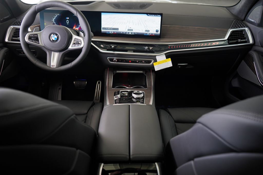 Thumbnail: 2026 BMW X7 - 13