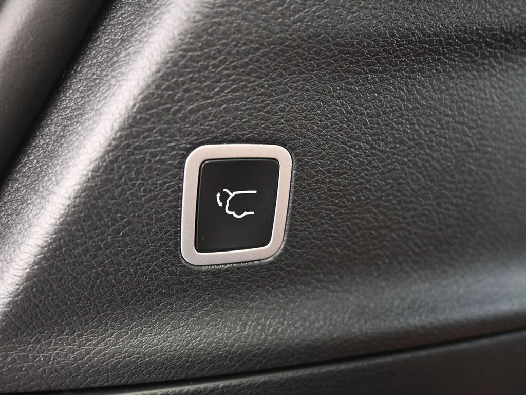 Used 2024 Bright White Clearcoat Chrysler Pinnacle image 51