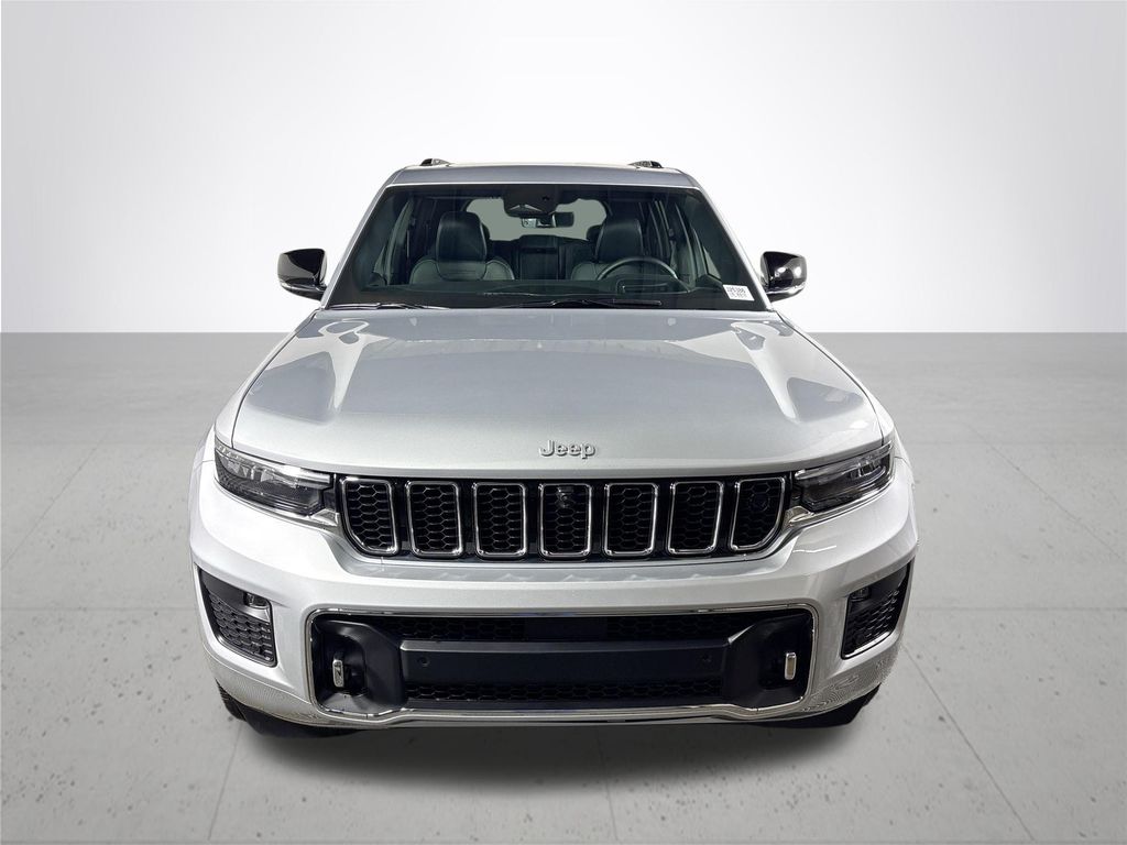 2025 Jeep Grand Cherokee Overland photo 2
