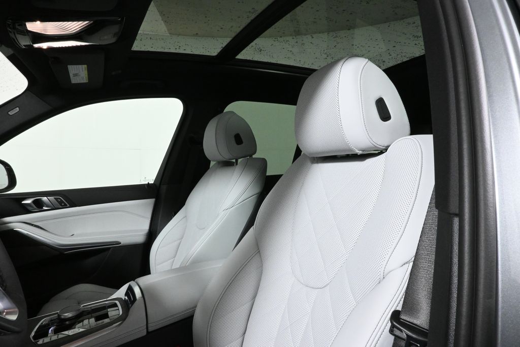 Thumbnail: 2026 BMW X5 - 16