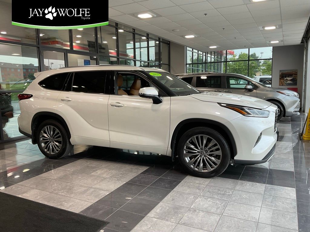 White (Blizzard Pearl) 2021 Toyota Highlander SUV / Crossover All-Wheel Drive 8-Speed Automatic