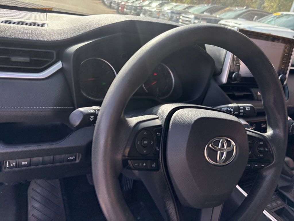 2019 Toyota RAV4 XLE 18